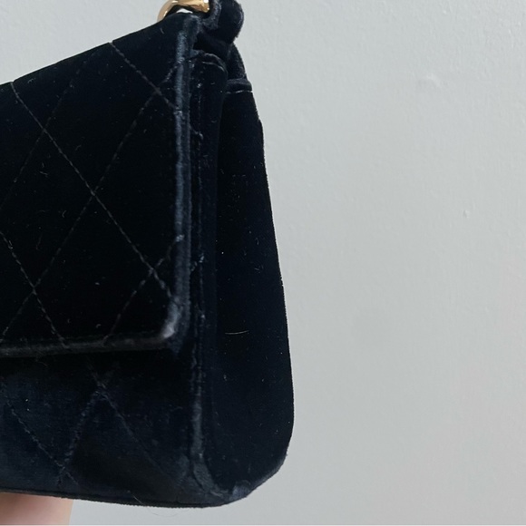 SOLD ⭐️ Stunning Velvet Chanel Handbag - Picture 9 of 9